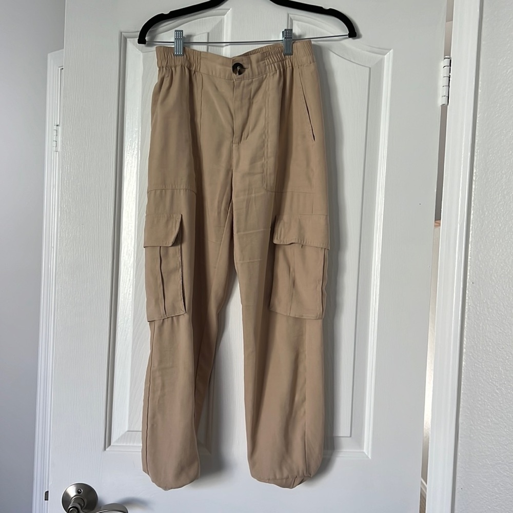 Cargo style jogger in light tan